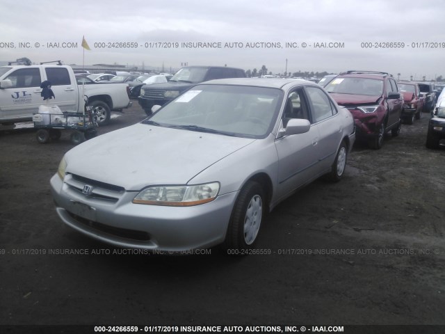 1HGCG6654XA156160 - 1999 HONDA ACCORD LX SILVER photo 2