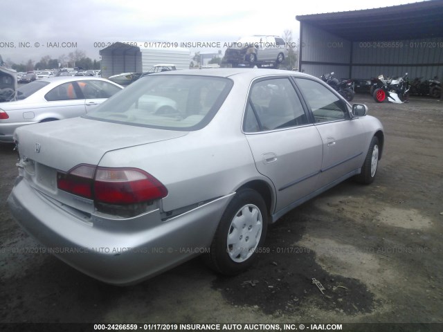 1HGCG6654XA156160 - 1999 HONDA ACCORD LX SILVER photo 4