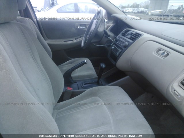 1HGCG6654XA156160 - 1999 HONDA ACCORD LX SILVER photo 5