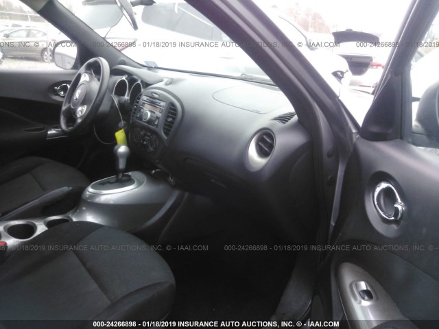 JN8AF5MR9ET351850 - 2014 NISSAN JUKE S/SV/SL/NISMO GRAY photo 5