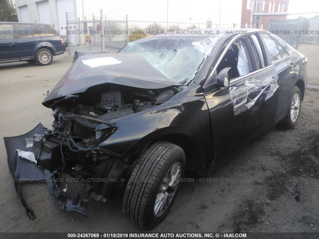 4T1BF1FK1GU522575 - 2016 TOYOTA CAMRY LE/XLE/SE/XSE BLACK photo 2