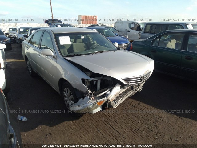 4T1BE32K15U017864 - 2005 TOYOTA CAMRY LE/XLE/SE SILVER photo 1