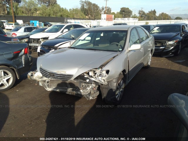 4T1BE32K15U017864 - 2005 TOYOTA CAMRY LE/XLE/SE SILVER photo 2