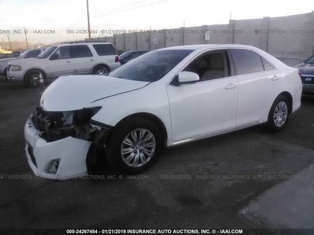 4T4BF1FK0ER418694 - 2014 TOYOTA CAMRY L/SE/LE/XLE 白色 照片 2