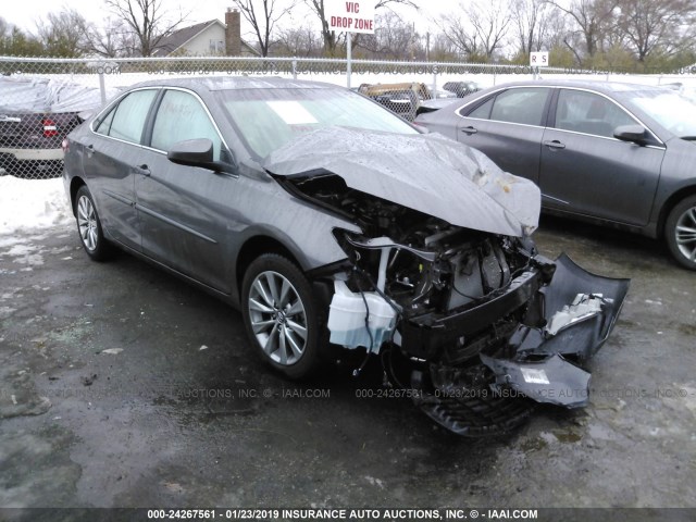 4T1BF1FK2HU360408 - 2017 TOYOTA CAMRY LE/XLE/SE/XSE 灰色 照片 1