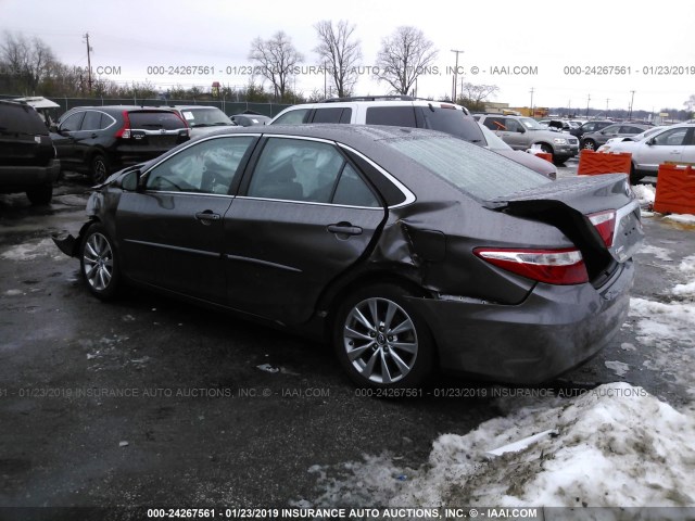 4T1BF1FK2HU360408 - 2017 TOYOTA CAMRY LE/XLE/SE/XSE 灰色 照片 3