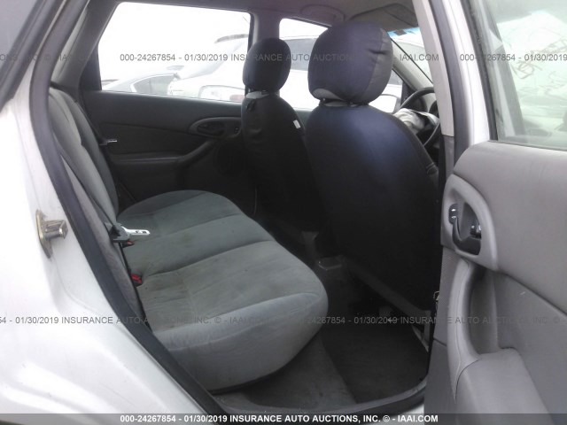 1FAFP36P5YW296143 - 2000 FORD FOCUS SE/SE COMFORT WHITE photo 8