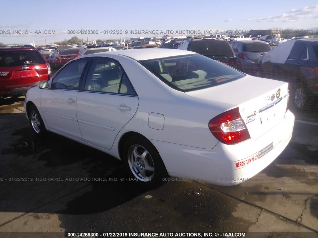 JTDBE32K530150510 - 2003 TOYOTA CAMRY LE/XLE Weiß Foto 3