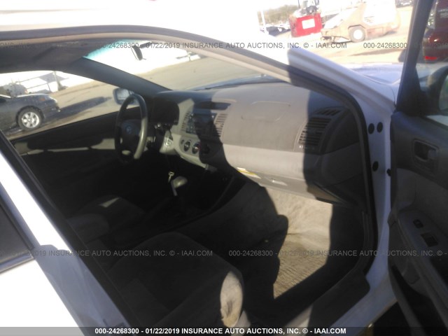 JTDBE32K530150510 - 2003 TOYOTA CAMRY LE/XLE Weiß Foto 5