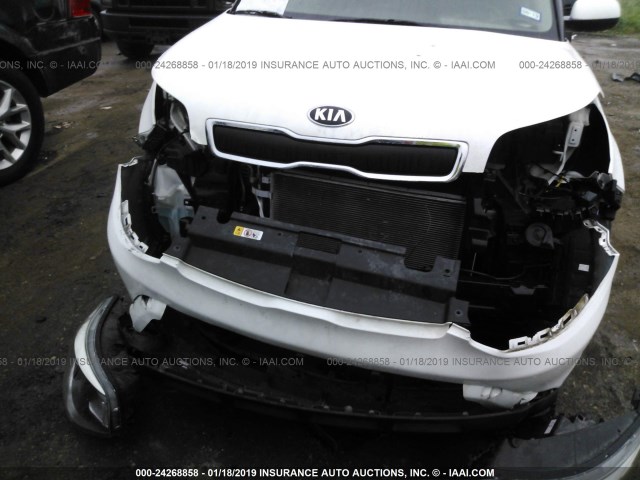 KNDJN2A25G7248926 - 2016 KIA SOUL WHITE photo 6