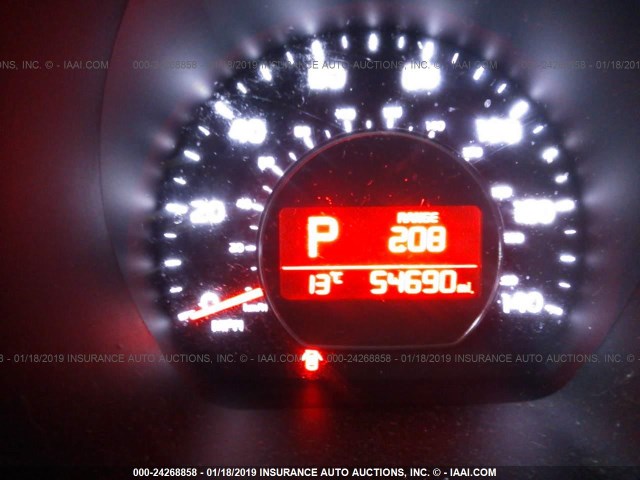 KNDJN2A25G7248926 - 2016 KIA SOUL WHITE photo 7