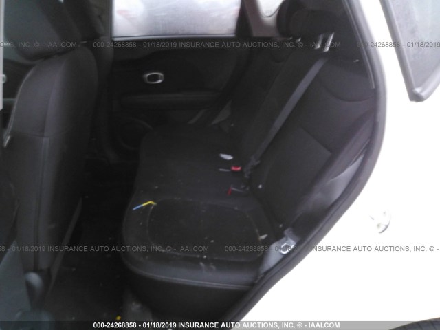 KNDJN2A25G7248926 - 2016 KIA SOUL WHITE photo 8