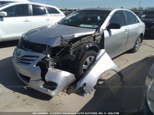 4T1BF3EK5AU005574 - 2010 TOYOTA CAMRY SE/LE/XLE 银色 照片 2