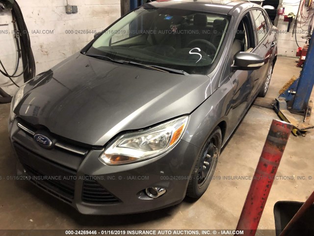 1FAHP3F26CL149336 - 2012 FORD FOCUS SE GRAY photo 2