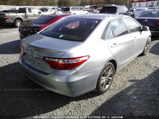 4T1BF1FKXHU330248 - 2017 TOYOTA CAMRY LE/XLE/SE/XSE SILVER photo 4