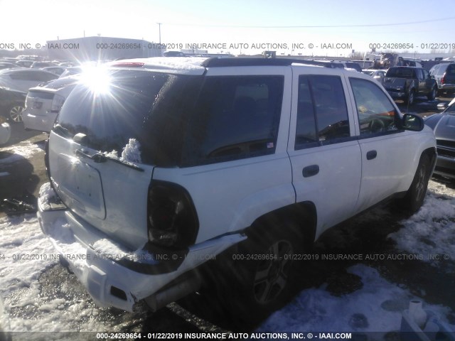 1GNDT13S262293674 - 2006 CHEVROLET TRAILBLAZER LS/LT WHITE photo 4