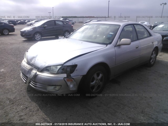 JT8BF22G8V0004929 - 1997 LEXUS ES 300 GOLD photo 2