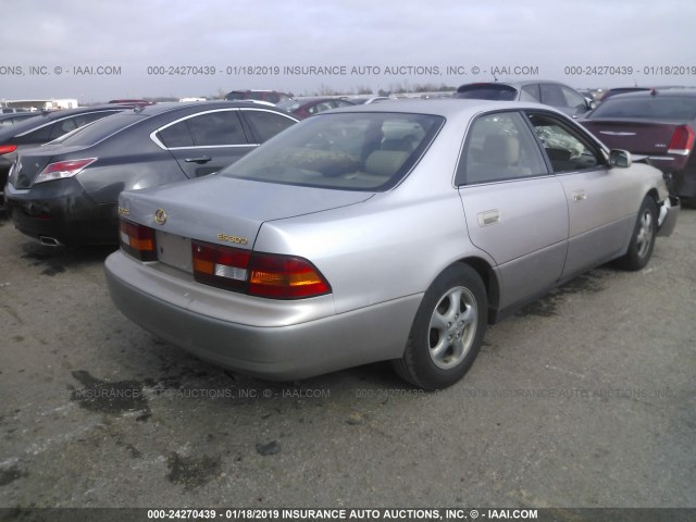 JT8BF22G8V0004929 - 1997 LEXUS ES 300 GOLD photo 4