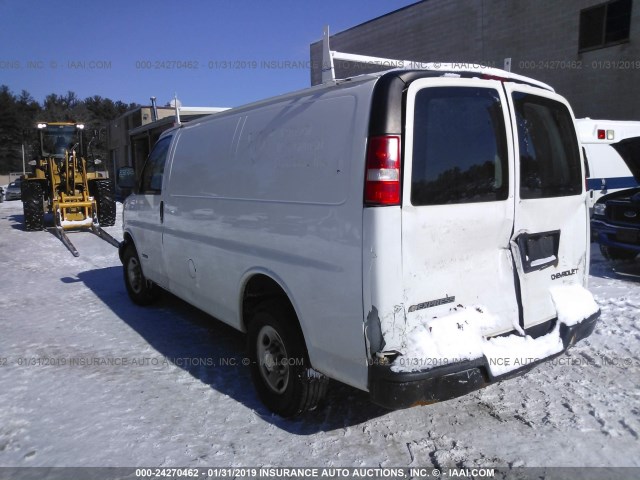 1GCHG35U051116649 - 2005 CHEVROLET EXPRESS G3500  WHITE photo 3