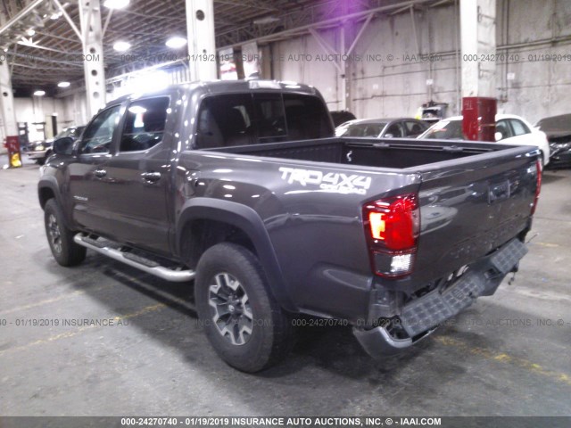 3TMCZ5AN0JM143233 - 2018 TOYOTA TACOMA DBL CAB/SR/TRDSPT/OR/PRO GRAY photo 3