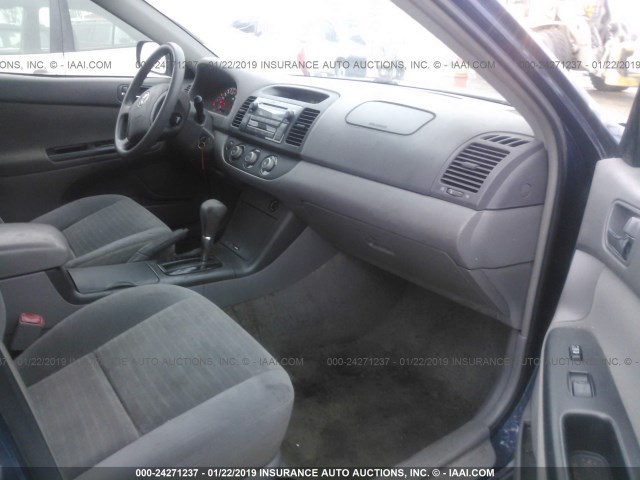 4T1BE32KX5U082907 - 2005 TOYOTA CAMRY LE/XLE/SE BLUE photo 5