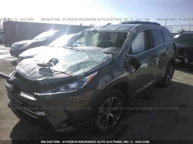 5TDZZRFH9JS261219 - 2018 TOYOTA HIGHLANDER LE/LE PLUS GRAY photo 2
