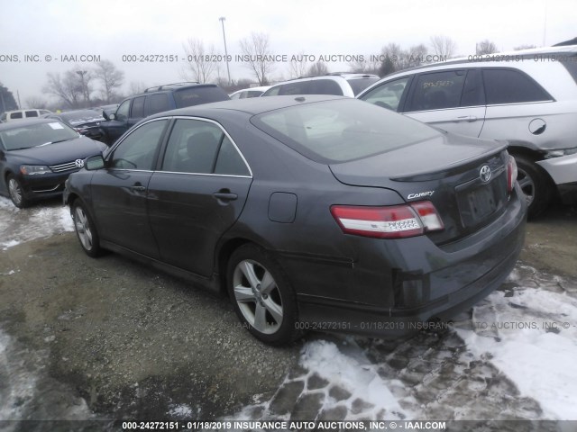 4T1BF3EK0BU201780 - 2011 TOYOTA CAMRY SE/LE/XLE GRAY photo 3