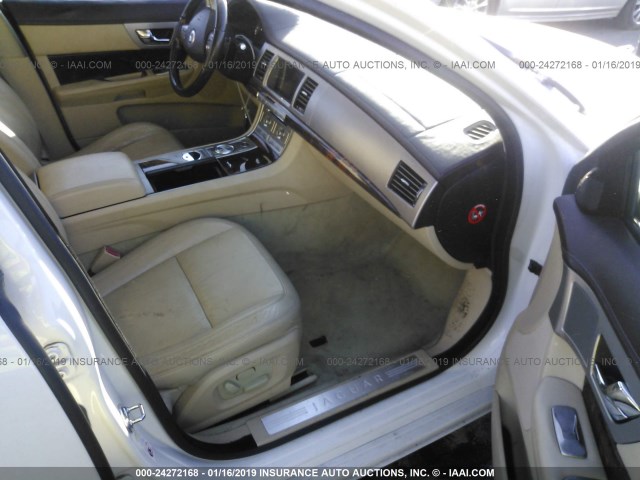 SAJWA05B29HR09343 - 2009 JAGUAR XF LUXURY WHITE photo 5