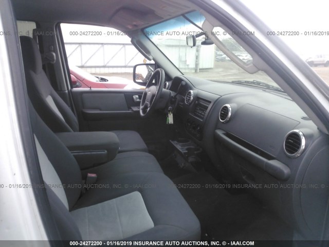 1FMRU15W03LB85728 - 2003 FORD EXPEDITION XLT WHITE photo 5