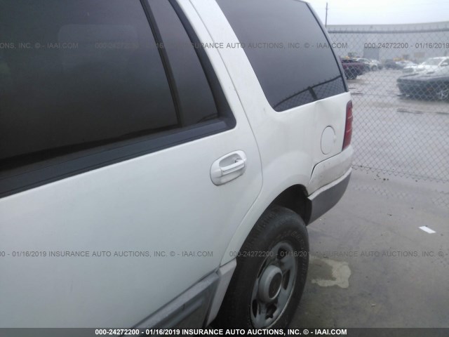 1FMRU15W03LB85728 - 2003 FORD EXPEDITION XLT WHITE photo 6