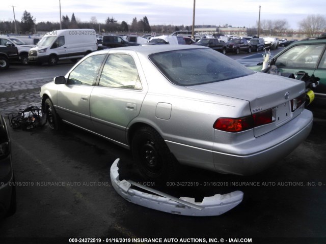 JT2BF22KX10302164 - 2001 TOYOTA CAMRY CE/LE/XLE SILVER photo 3