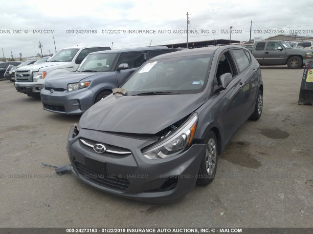 KMHCT5AE4GU258838 - 2016 HYUNDAI ACCENT SE GRAY photo 2