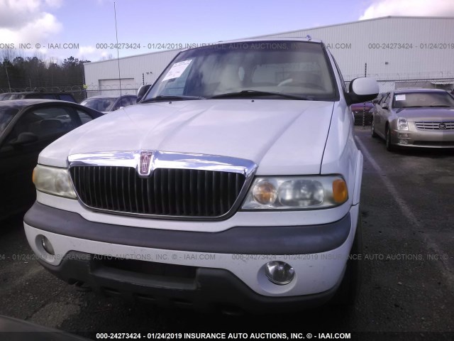 5LMPU28LXWLJ40909 - 1998 LINCOLN NAVIGATOR 白色 照片 6