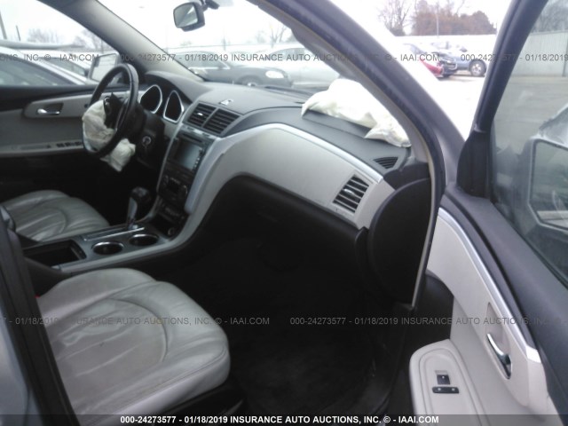 1GNER33D49S118167 - 2009 CHEVROLET TRAVERSE LTZ SILVER photo 5