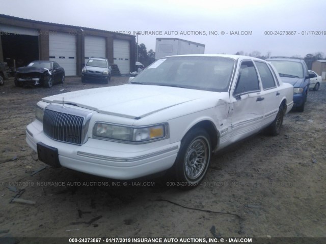 1LNLM81W6SY641107 - 1995 LINCOLN TOWN CAR EXECUTIVE WHITE photo 2