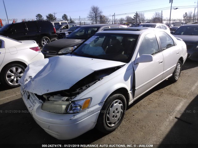 4T1BG22K2VU760814 - 1997 TOYOTA CAMRY CE/LE/XLE WHITE photo 2