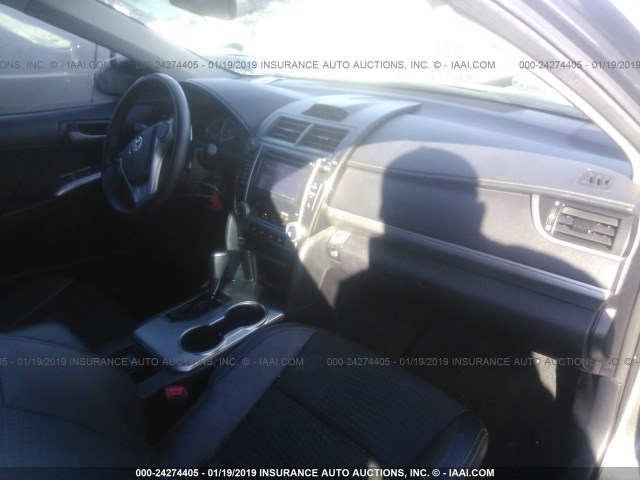 4T1BF1FK1EU365725 - 2014 TOYOTA CAMRY L/SE/LE/XLE 灰色 照片 5