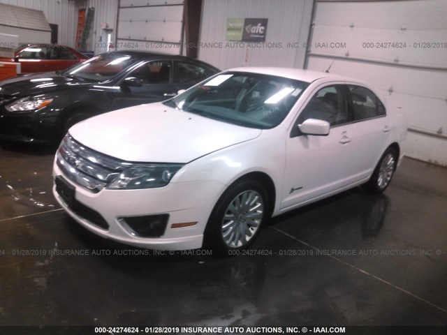 3FADP0L3XCR178477 - 2012 FORD FUSION HYBRID WHITE photo 2