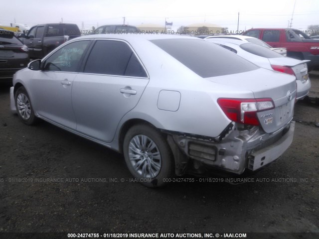 4T1BF1FK8EU361039 - 2014 TOYOTA CAMRY L/SE/LE/XLE ვერცხლისფერი ფოტო 3