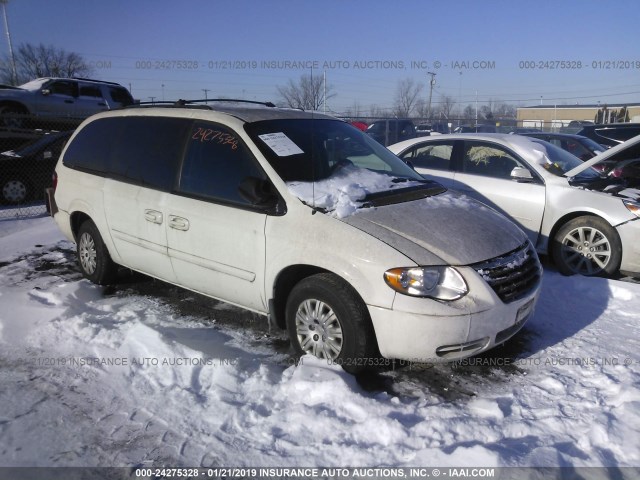 2C4GP44R65R163498 - 2005 CHRYSLER TOWN & COUNTRY LX WHITE photo 1