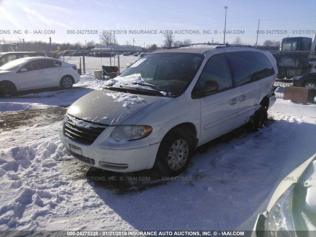 2C4GP44R65R163498 - 2005 CHRYSLER TOWN & COUNTRY LX WHITE photo 2