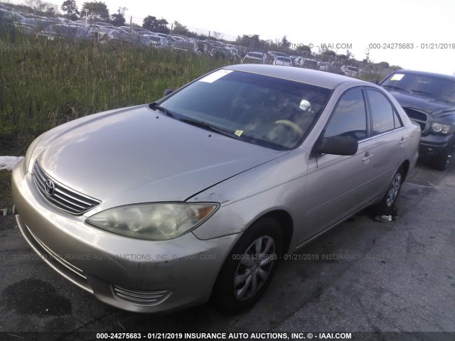 4T1BE32K75U002589 - 2005 TOYOTA CAMRY LE/XLE/SE GOLD photo 2