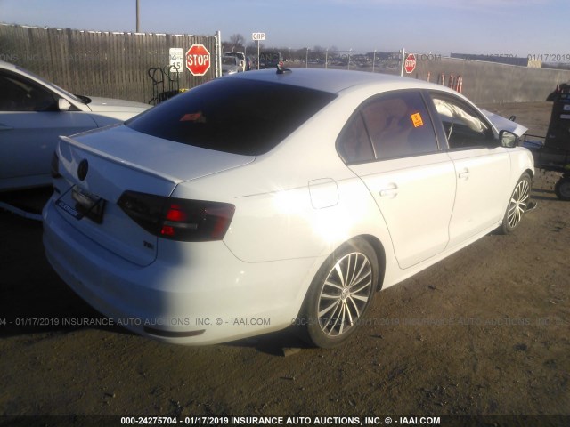 3VWD17AJ2GM341239 - 2016 VOLKSWAGEN JETTA SPORT WHITE photo 4