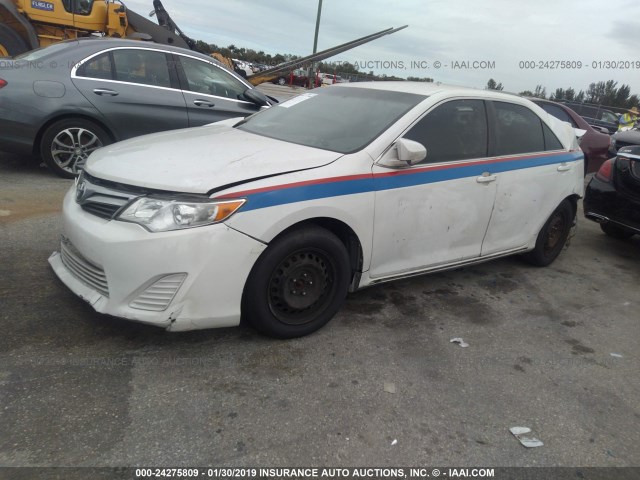 4T1BD1FK8EU118840 - 2014 TOYOTA CAMRY HYBRID/LE/XLE WHITE photo 2