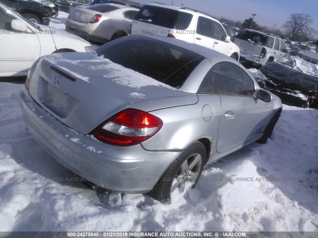 WDBWK54FX6F086048 - 2006 MERCEDES-BENZ SLK 280 SILVER photo 4