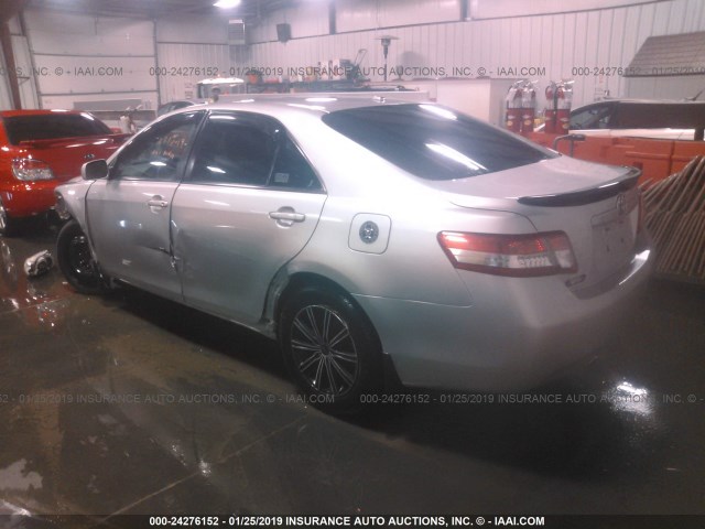 4T4BF3EK4BR214862 - 2011 TOYOTA CAMRY SE/LE/XLE 银色 照片 3