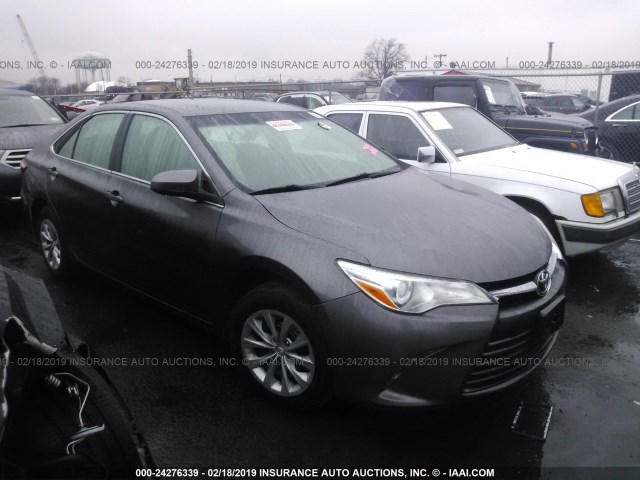 4T4BF1FK8FR457292 - 2015 TOYOTA CAMRY LE/XLE/SE/XSE GRAY photo 1