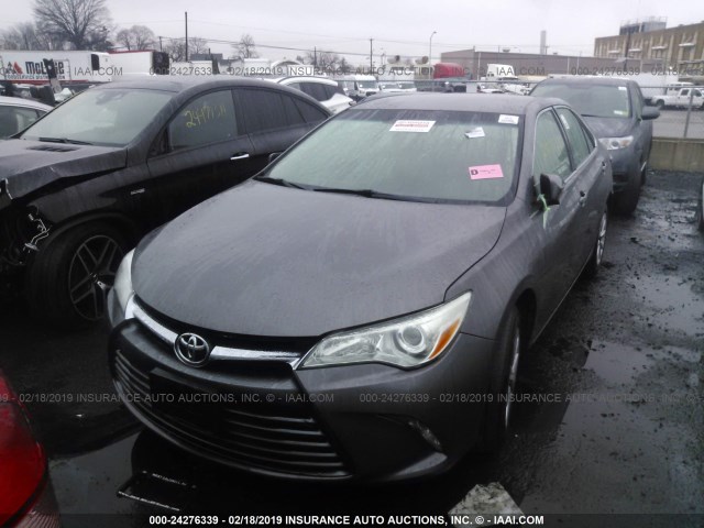 4T4BF1FK8FR457292 - 2015 TOYOTA CAMRY LE/XLE/SE/XSE GRAY photo 6