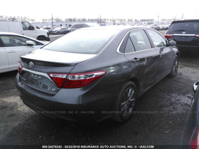 4T1BF1FK4HU404053 - 2017 TOYOTA CAMRY LE/XLE/SE/XSE BLACK photo 4
