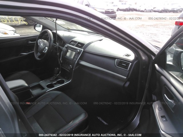 4T1BF1FK4HU404053 - 2017 TOYOTA CAMRY LE/XLE/SE/XSE BLACK photo 5